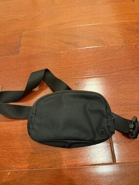 lululemon athletica Black Crossbody/Waist Pack